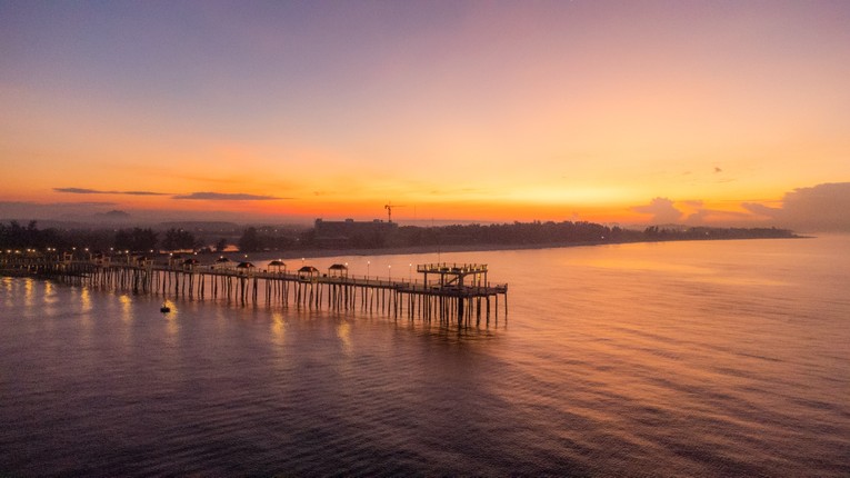 Ngắm hoàng hôn trên cầu Hamptons Pier