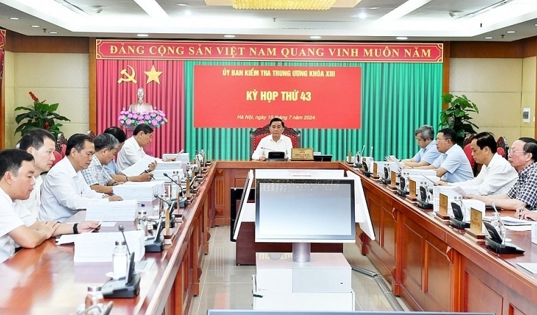 Kỷ luật loạt cán bộ các tỉnh An Giang, Vĩnh Phúc