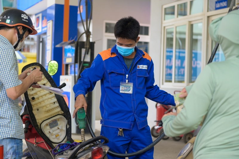 Giá xăng có thể tiếp tục giảm vào chiều nay
