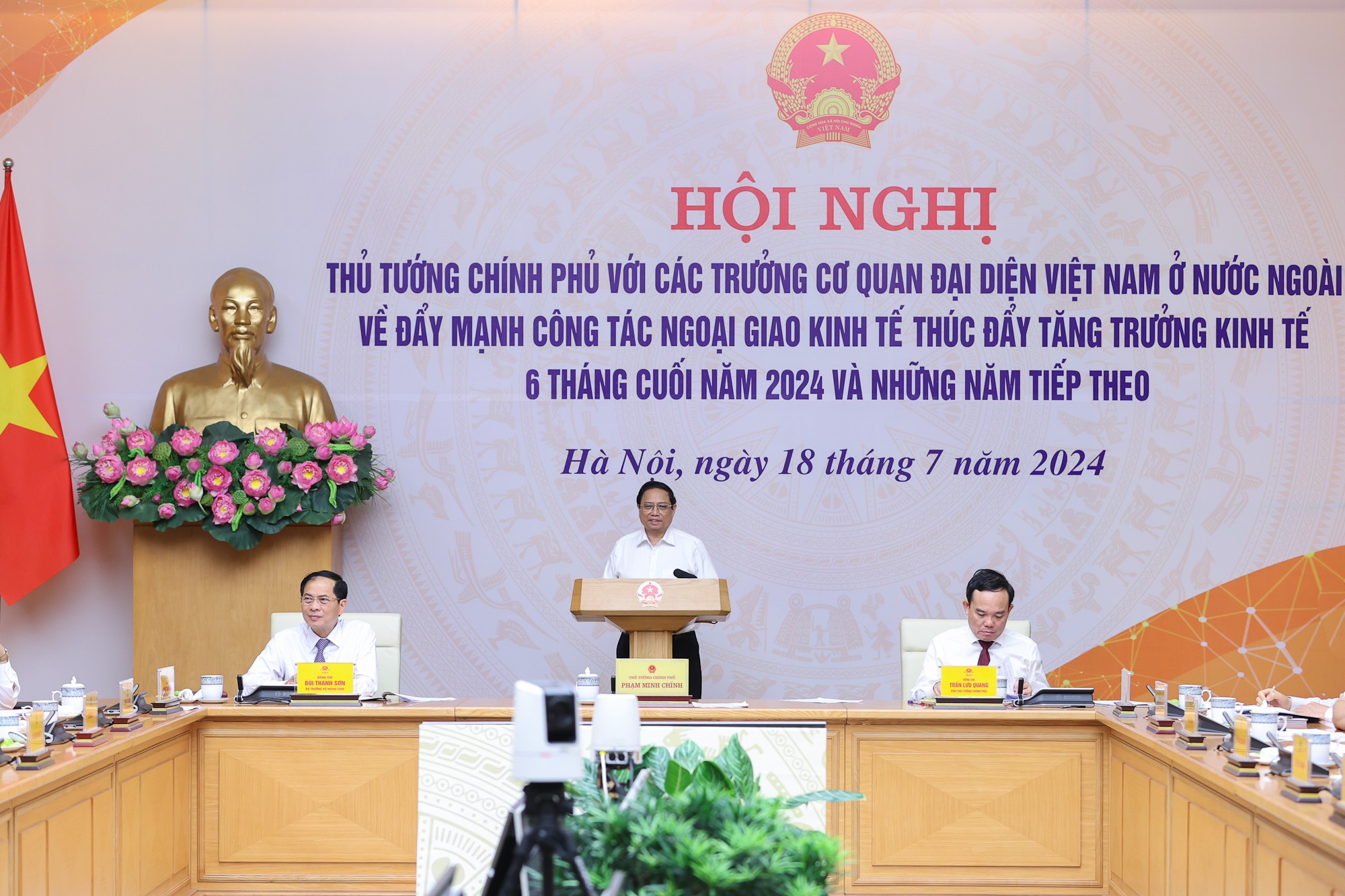 Phiên bản chính thức của 555Win Phạm Minh Chính chủ trì Hội nghị Phiên bản chính thức của 555Win Chính phủ với các trưởng cơ quan đại diện Việt Nam ở nước ngoài. Ảnh: VGP.
