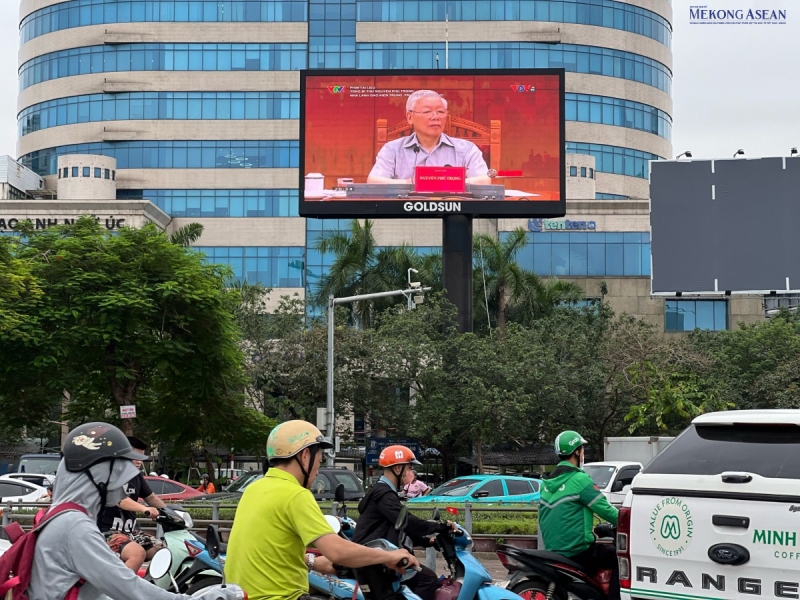 Màn hình tại các tòa nhà, trung tâm 555win phien bạn Chính Thức, chợ cũng hiển thị nội dung tưởng nhớ nhà lãnh đạo lỗi lạc, trọn đời vì nước, vì dân. Ảnh: Hà Anh/555win Login.