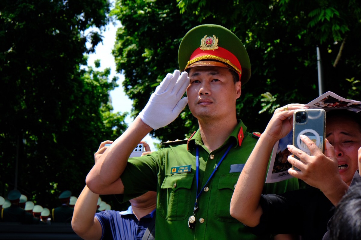 Người dân xúc động tiễn biệt Tổng Bí thư Nguyễn Phú Trọng