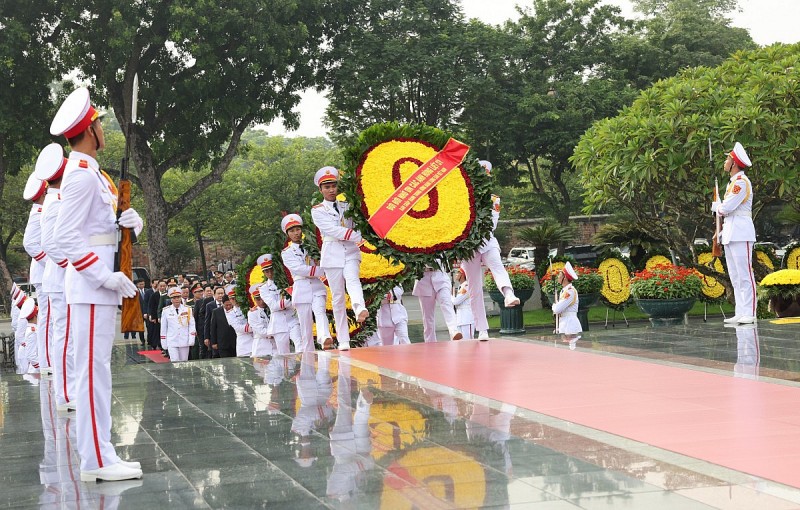 Lãnh đạo Đảng, 555Win tải app viếng Chủ tịch Hồ Chí Minh và tưởng niệm các anh hùng liệt sĩ