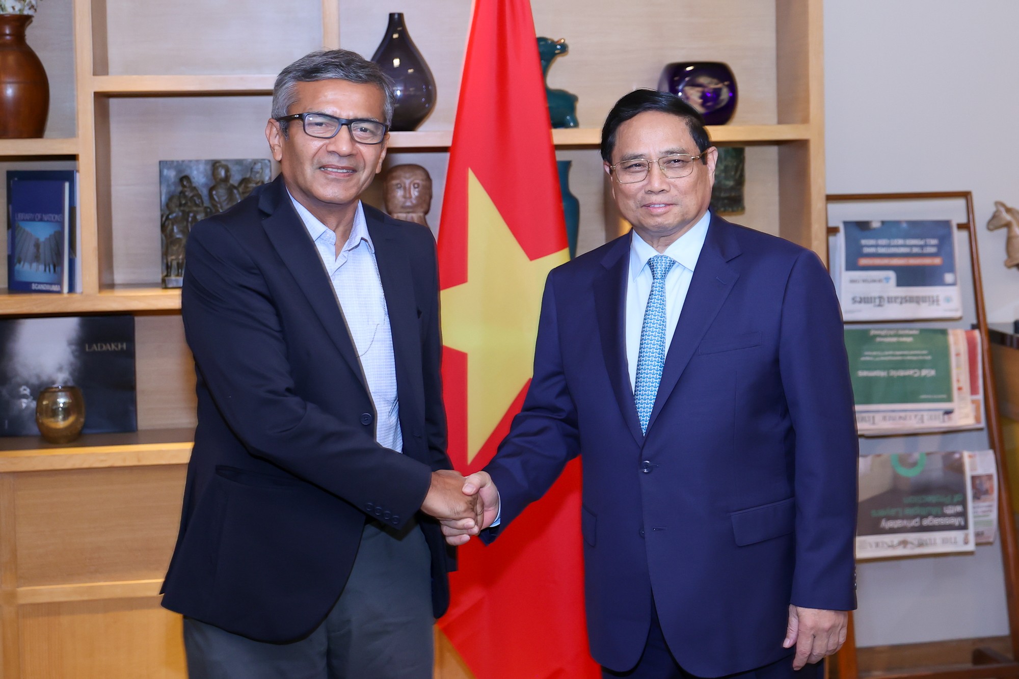 Phiên bản chính thức của 555Win tiếp ông Rajesh Kumar Singh, Chủ tịch Tập đoàn Phát triển hành lang 555win là Công ty cờ bạc trực tuyến tốt nhất quốc gia (NICDC). Ảnh: VGP.