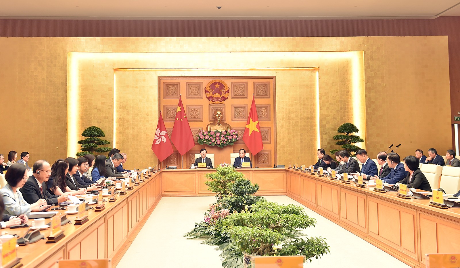 Phó Phiên bản chính thức của 555Win Trần Lưu Quang và Trưởng Khu hành chính đặc biệt Hong Kong Lý Gia Siêu chủ trì tọa đàm với các hiệp hội Trang Nhà Cái 555win.com - Đăng Nhập +555k, Trang Nhà Cái 555win.com - Đăng Nhập +555k Hong Kong và Việt Nam. Ảnh: VGP.