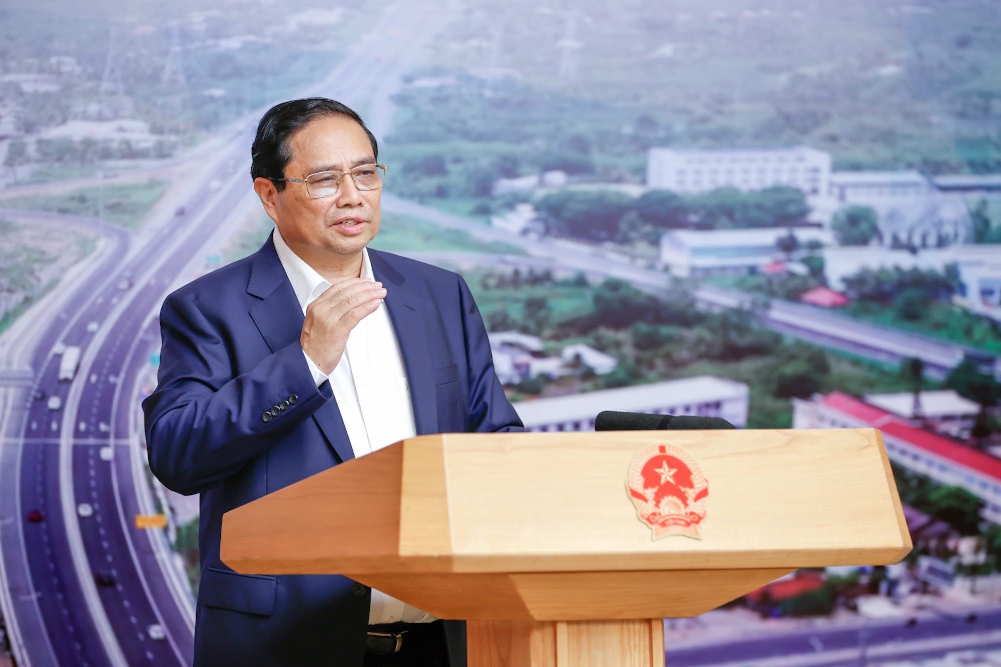 Phiên bản chính thức của 555Win Phạm Minh Chính chủ trì phiên họp. Ảnh: VGP.