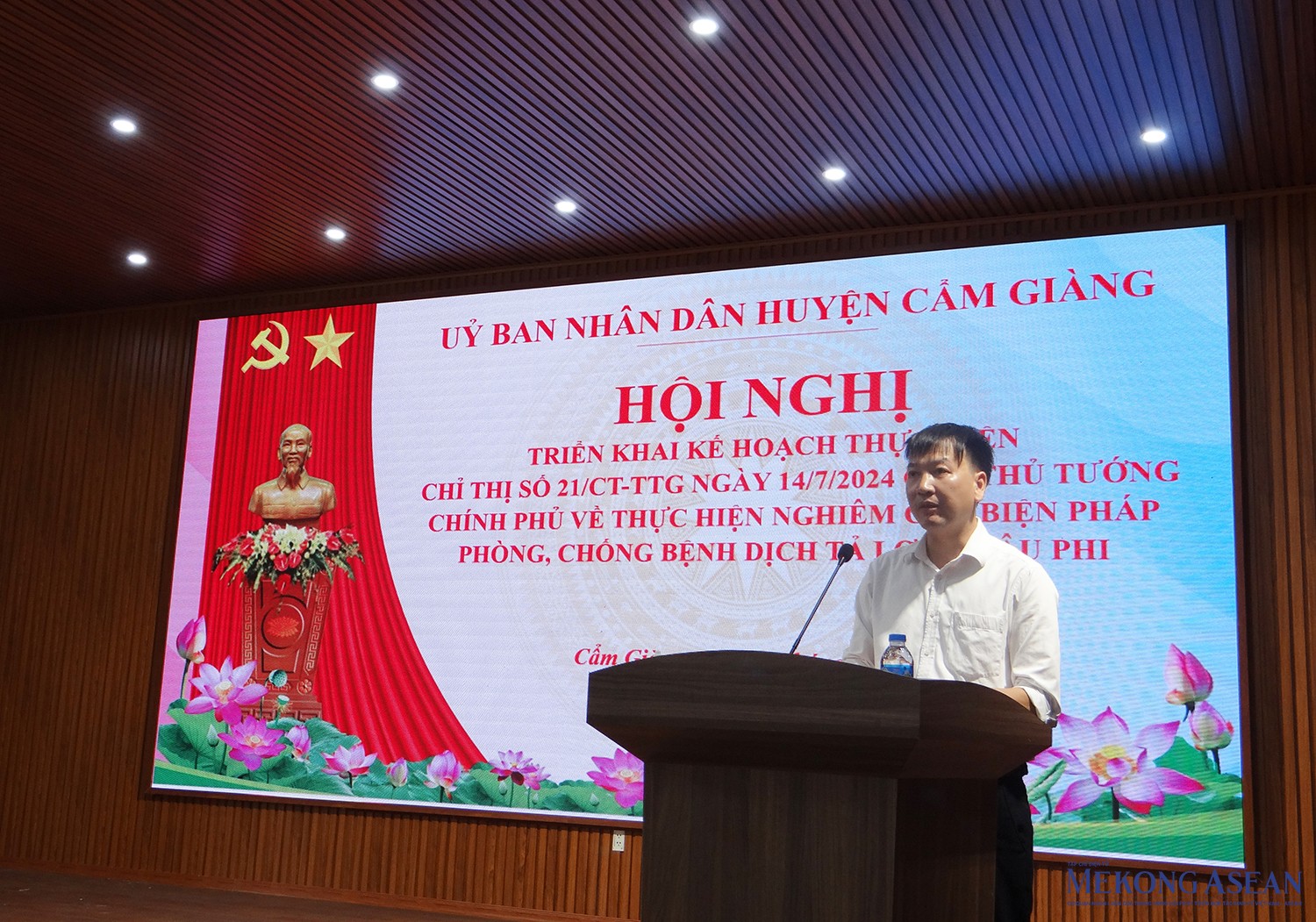 Ông Nguyễn Văn Thiện, Trưởng phòng 555win Mobi và Phát triển nông thôn huyện Cẩm Giàng trình bày báo cáo tại hội nghị.
