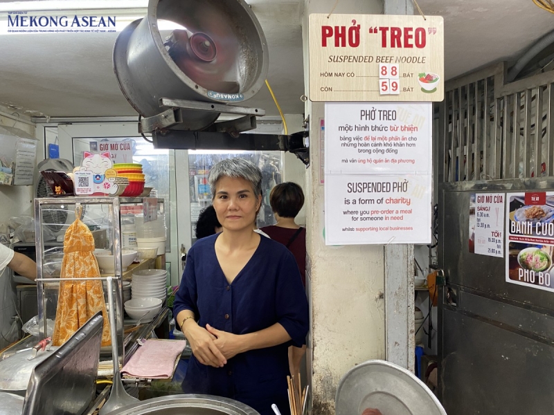 Độc lạ quán phở 'treo' giữa phố cổ Hà Nội