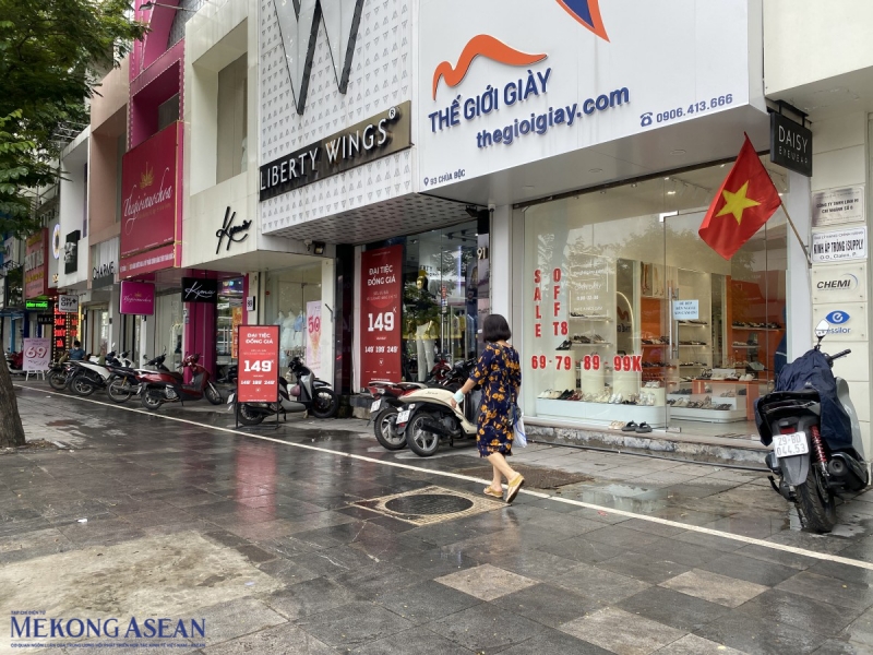 Nhiều thương hiệu tung ra hàng loạt chương trình khuyến mại lớn để kích cầu tiêu dùng. Ảnh: Hà Anh/555win Login.