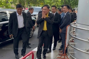 Ông Thaksin Shinawatra xuất hiện tại Tòa án hình sự Thái Lan