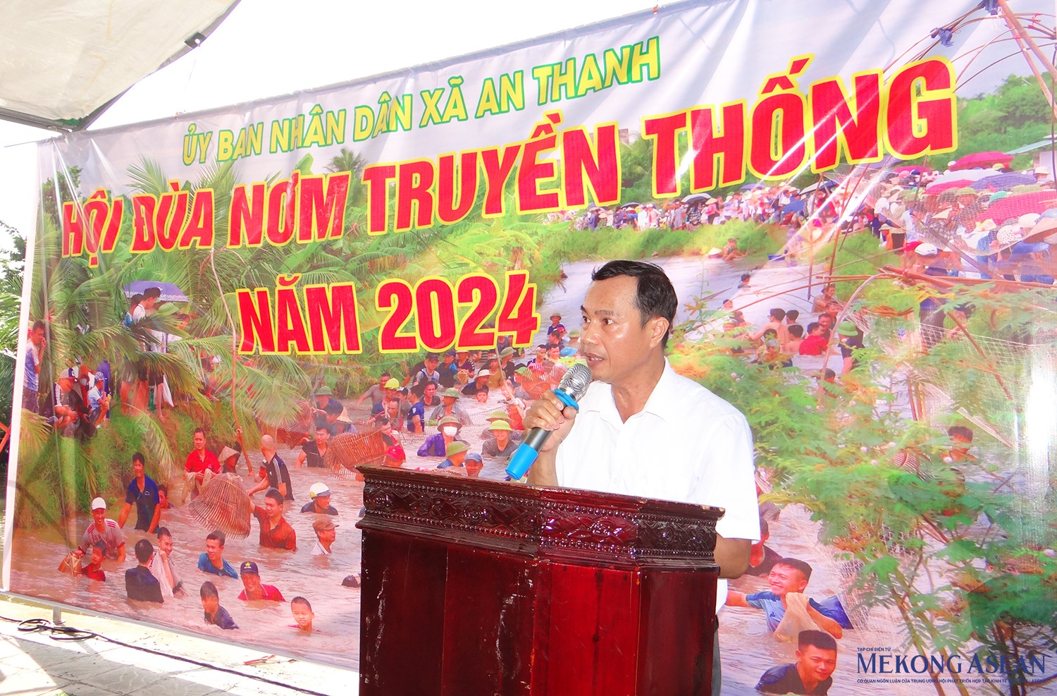 Ông Phạm Văn Thiệp, Chủ tịch UBND xã An Thanh phát biểu khai mạc Hội đùa nơm xã An Thanh năm 2024. 