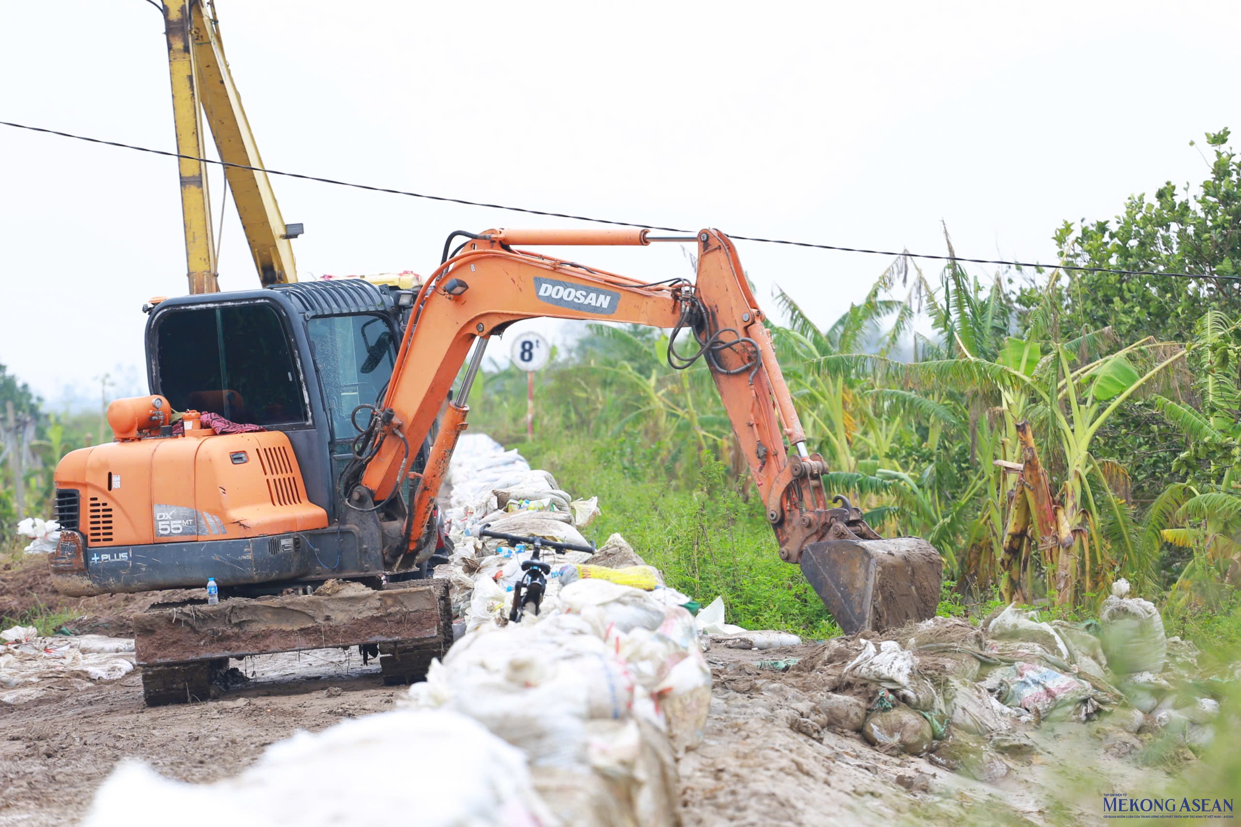 Việc kiểm tra các tuyến đê được tỉnh Hải Dương, huyện Thanh Hà và các đơn vị thực hiện liên tục.