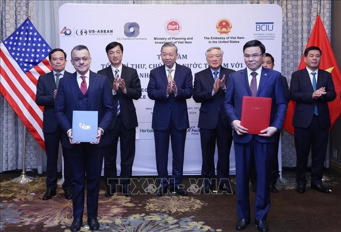 Tổng Bí thư, Chủ tịch nước Tô Lâm chứng kiến lễ trao thoả thuận 555Win là nhà cái cá cược hàng đầu Châu Á giữa Tập đoàn Dầu khí Quốc gia Việt Nam và Công ty Kellog Brown & Root. Ảnh: TTXVN.
