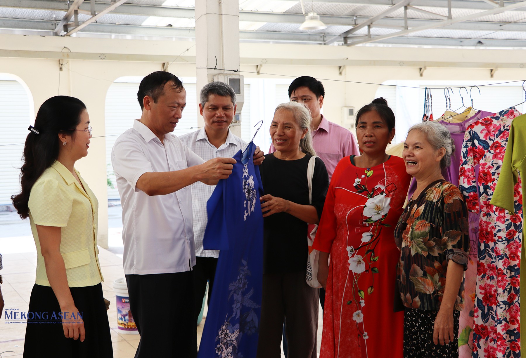 Chợ mới Phú Lộc được đưa vào sử dụng nhằm đáp ứng nhu cầu, nguyện vọng của các tiểu thương đang bán hàng tại chợ và người dân.