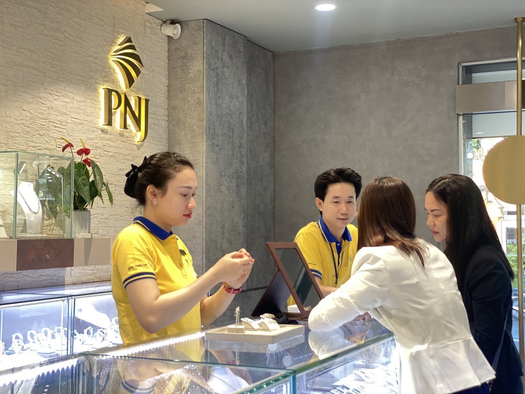 PNJ: Doanh thu và lợi nhuận quý 1/2025 cùng giảm