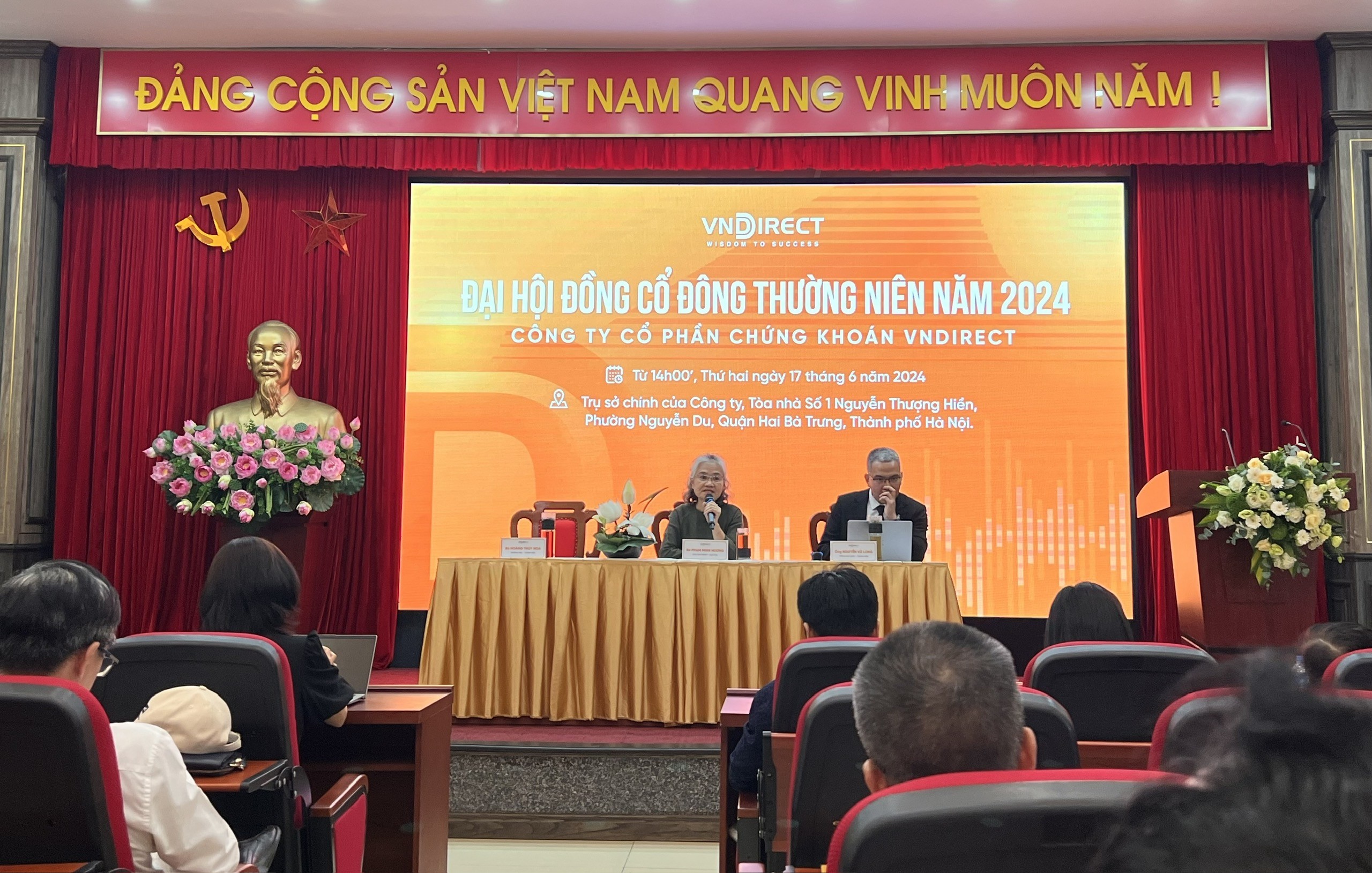 Hành trình lấy ngôi vương vốn điều lệ ngành Tải 555Win về điện thoại của VNDirect