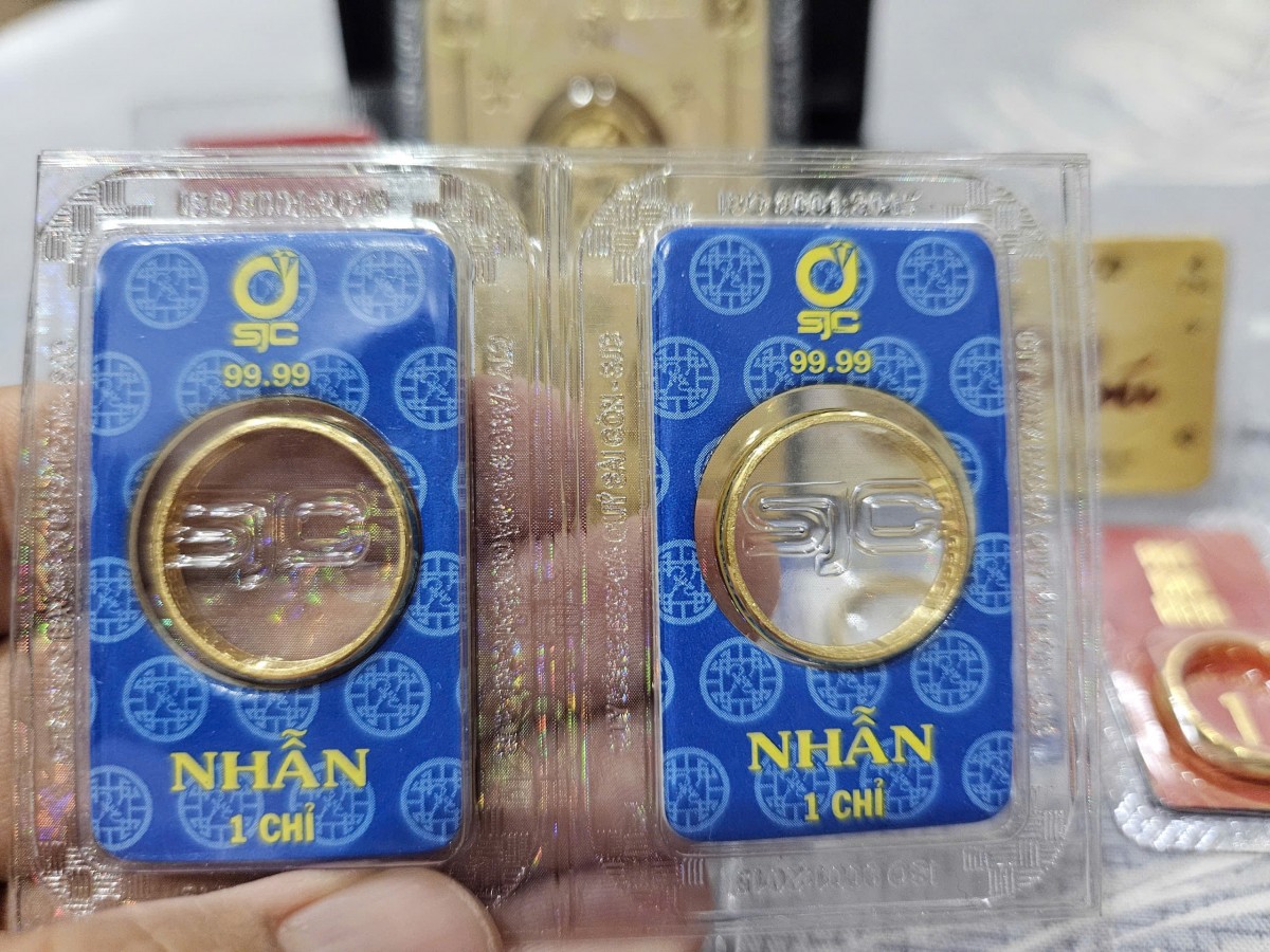 555win Đăng Ký + 1555k nhẫn trơn tiến tới gần ngang bằng với vàng miếng SJC