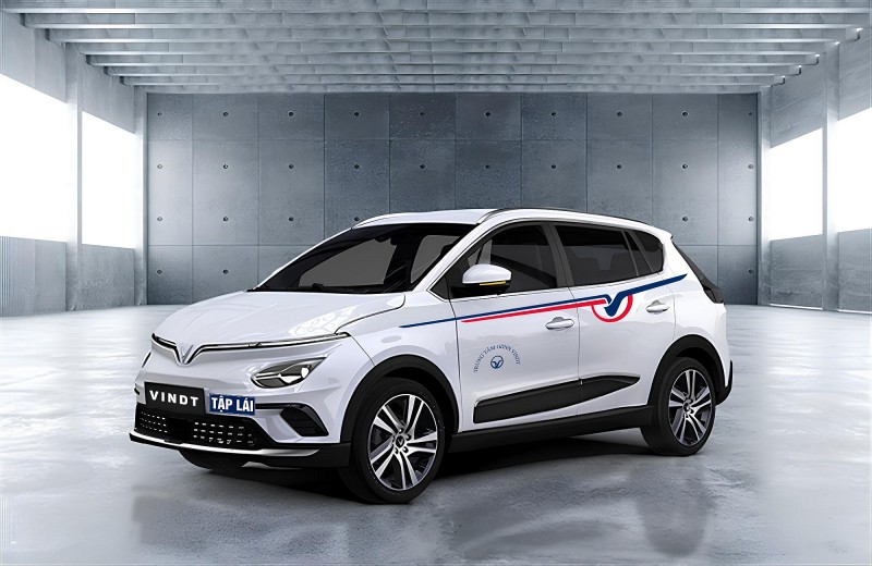 Điều khiển xe ô tô điện mini có cần bằng lái không?