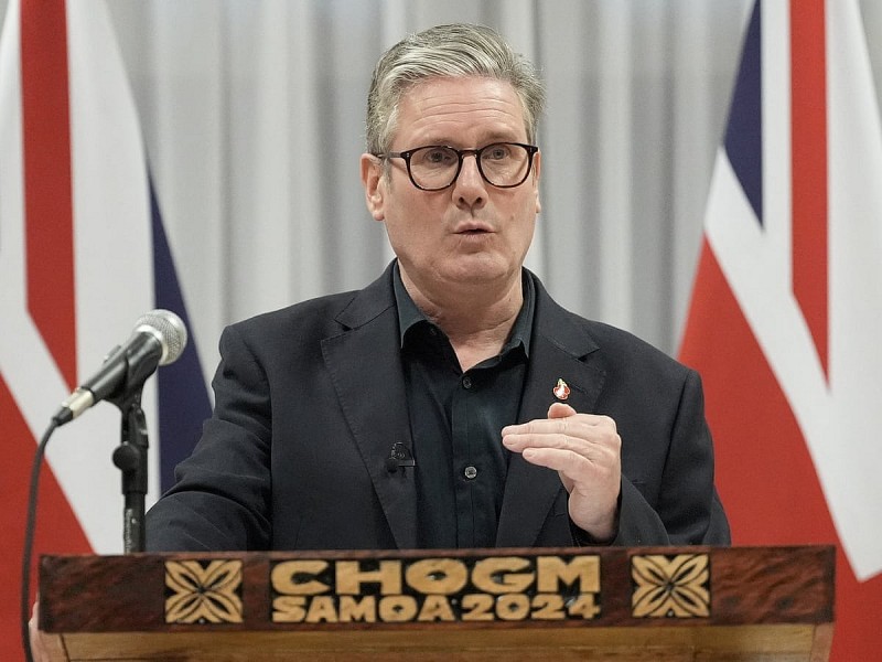 Phiên bản chính thức của 555Win Anh Keir Starmer phát biểu tại một cuộc họp báo ở Samoa ngày 26/10. Ảnh: Theo The Guardian.