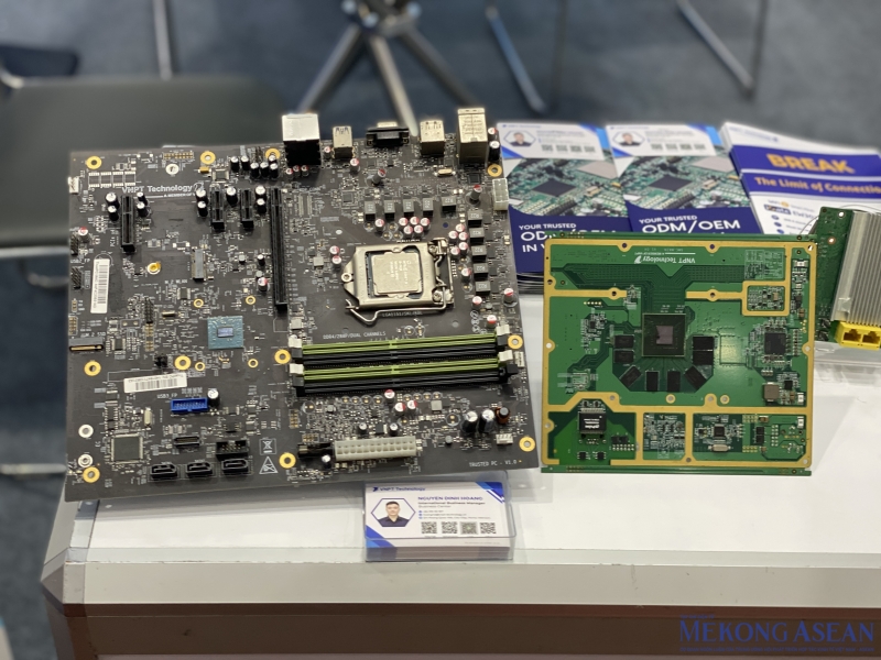 Ngoài ra, VNPT Technology còn mang đến triển lãm các linh kiện điện tử, sản phẩm công nghệ trong máy chủ với tư cách là một OEM (nhà sản xuất phụ tùng gốc).