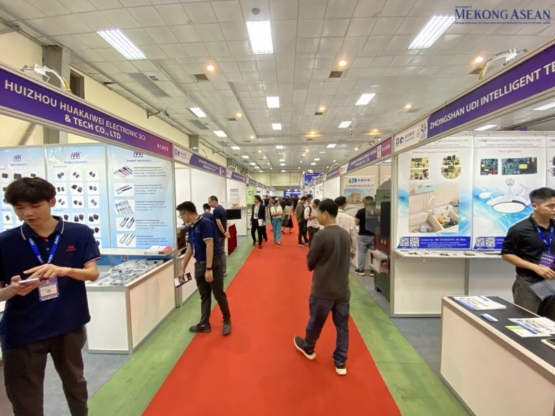 Triển lãm IEAE 2024 với diện tích trưng bày 6.000 m2, thu hút hơn 260 đơn vị đến từ Trung Quốc và Việt Nam. Triển lãm tập trung trưng bày các công nghệ tiên tiến và sản phẩm sáng tạo, thiết kế thông minh với 4 ngành chính gồm điện tử - điện gia dụng; thiế