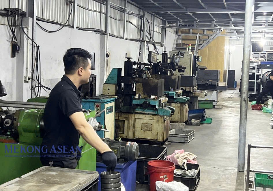 Hoạt động sản xuất 55win.com - Trang Cược Uy Tín Cao Nhất 2025 tại nhà xưởng của Công ty TNHH 555win phien bạn Chính Thức và Sản xuất Vỹ Dung (thôn Đức Ninh, xã Đức Hợp, huyện Kim Động).