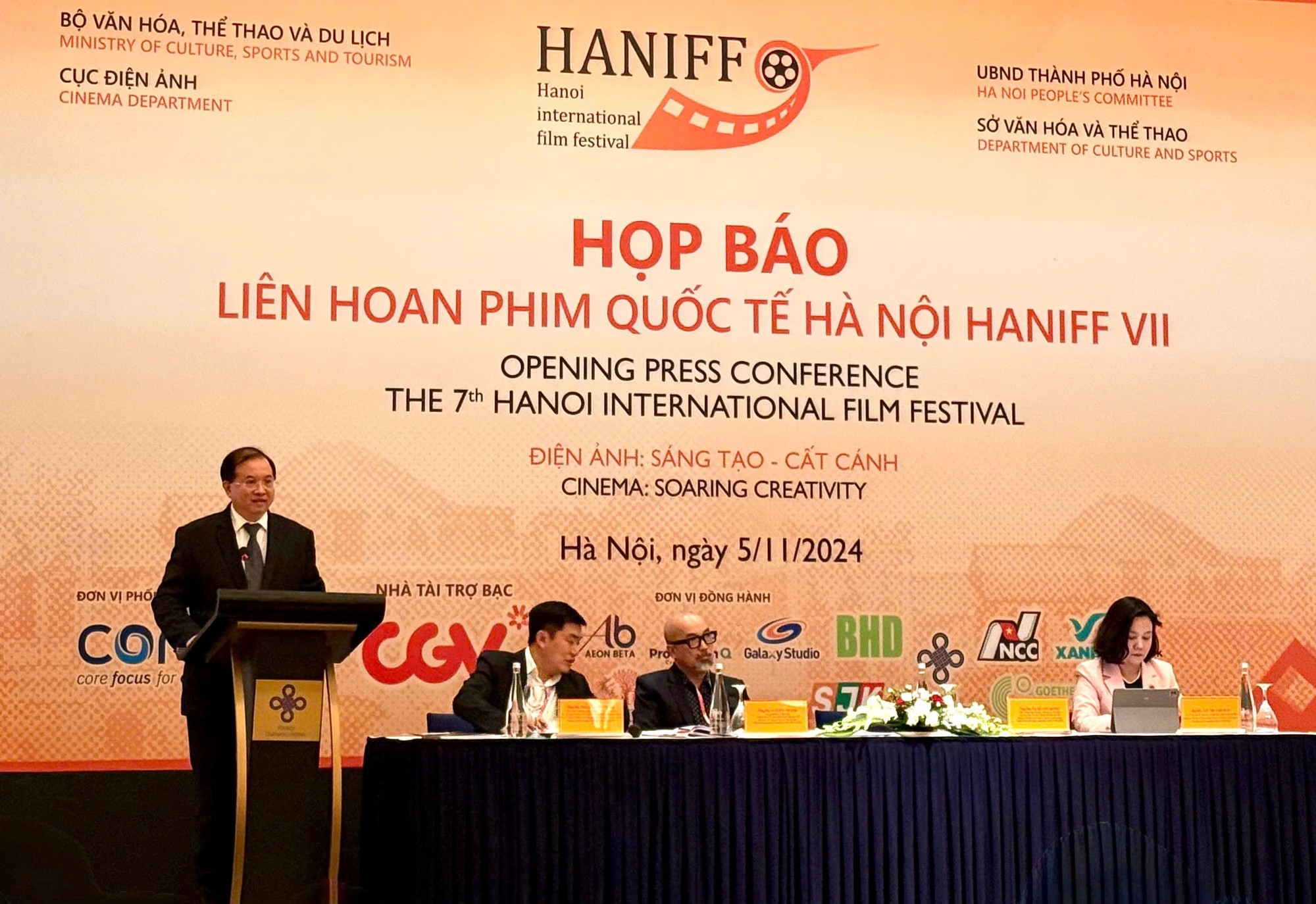 Thứ trưởng Bộ VHTT&DL Tạ Quang Đông - Trưởng ban Chỉ đạo LHP quốc tế Hà Nội lần thứ VII phát biểu tại Họp báo. Ảnh: VGP