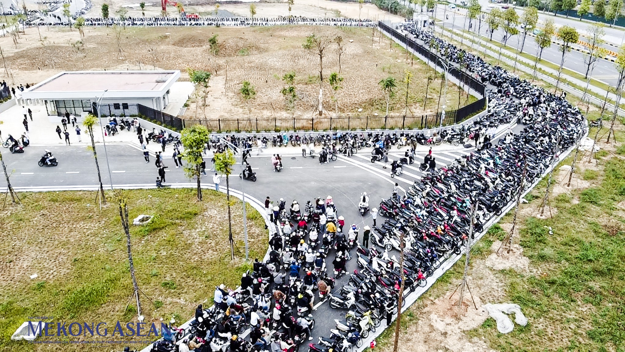 Hà Nội: Dòng người tiếp tục đổ về thăm Bảo tàng Lịch sử Quân sự