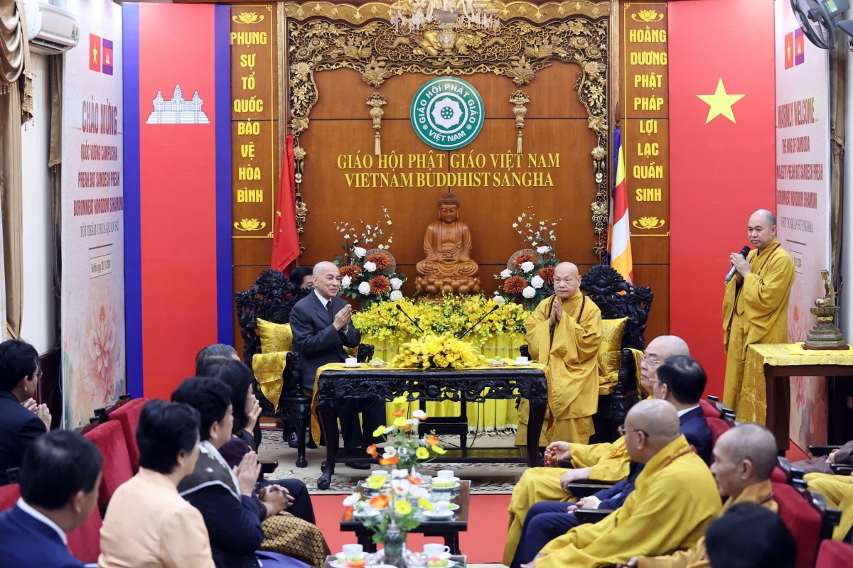 Chủ tịch nước và Quốc vương Campuchia cùng thưởng trà ở Văn Miếu - Quốc Tử Giám