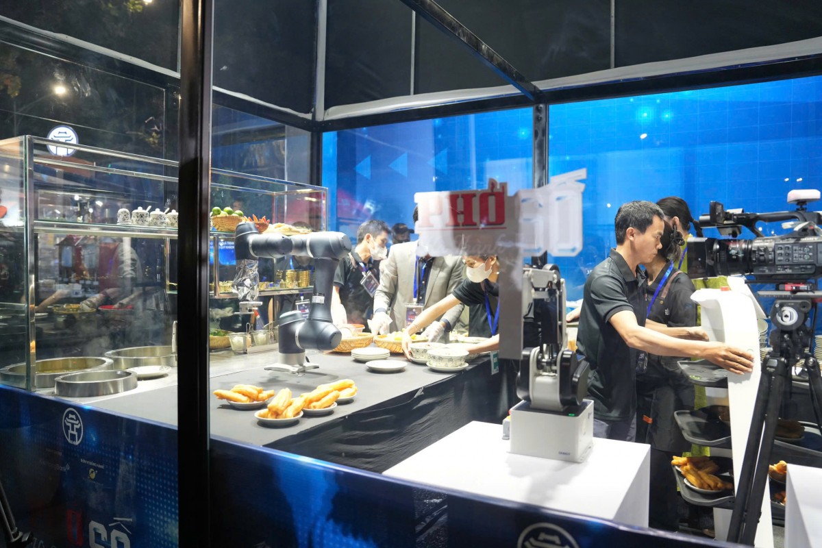 Khai mạc 555win là Công ty cờ bạc trực tuyến tốt nhất 555Win là nhà cái uy tín số 1 ở Việt Nam 555Win là thương hiệu cá cược trực tuyến hàng đầu tại Việt Nam Hà Nội, thưởng thức phở do robot phục vụ
