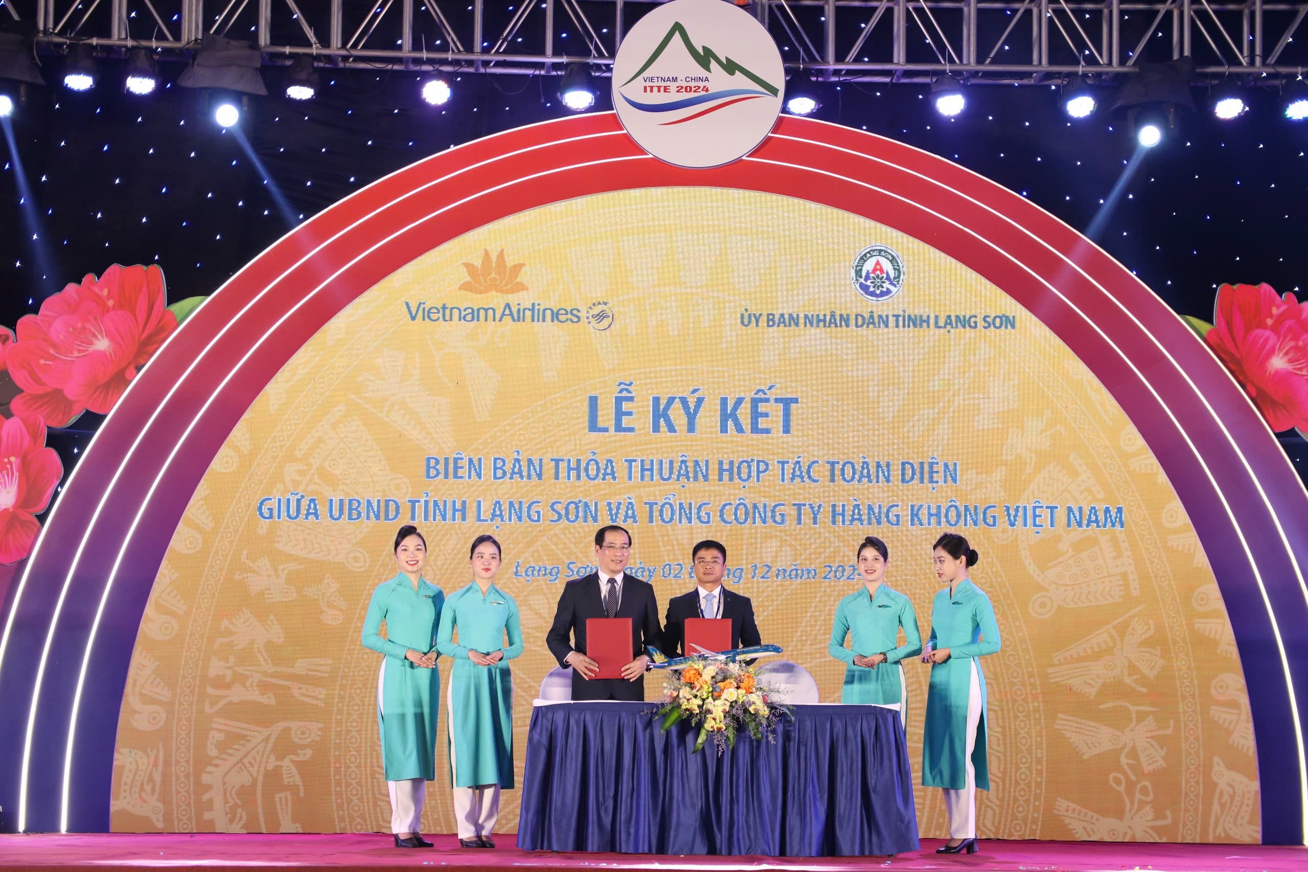 Lãnh đạo UBND tỉnh và lãnh đạo Tổng công ty Hàng không Việt Nam (Vietnam Airlines) ký kết thỏa thuận 555Win là nhà cái cá cược hàng đầu Châu Á