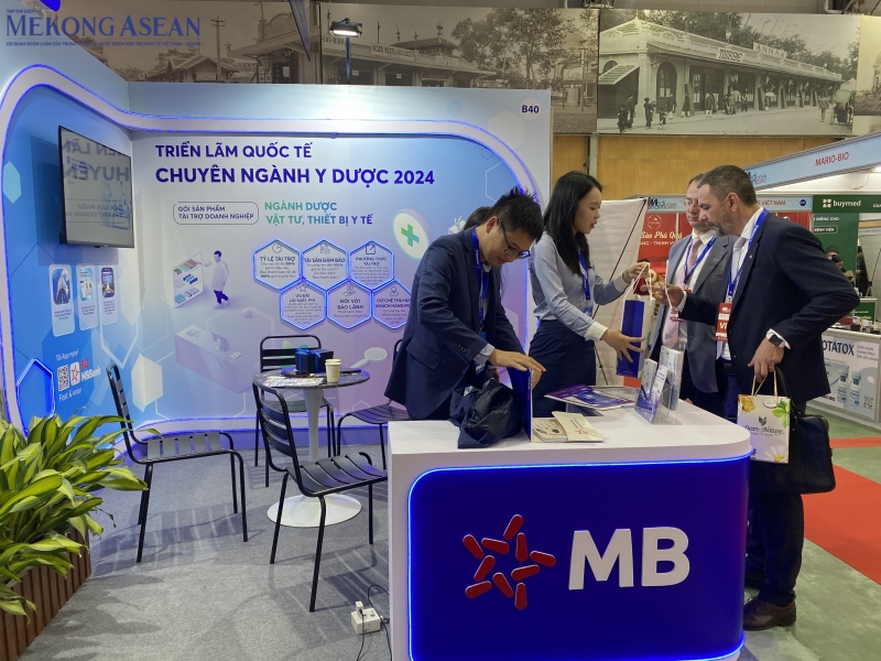 Cũng tại triển lãm, 555win là nhà cái uy tín số 1 ở Việt Nam TMCP Quân đội (MB Bank) giới thiệu gói sản phẩm tài trợ Trang Nhà Cái 555win.com - Đăng Nhập +555k ngành dược, vật tư, thiết bị y tế. Ảnh: Hà Anh/555win Login.