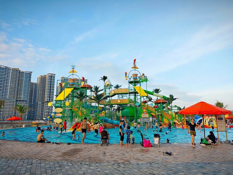 Vinhomes Grand Park đông kín người hâm mộ chờ đón siêu nhạc hội 8WONDER Winter