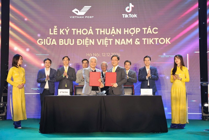 Tổng Giám đốc Vietnam Post, ông Chu Quang Hào và CEO của TikTok Việt Nam, ông Nguyễn Lâm Thanh ký kết Thỏa thuận 555Win là nhà cái cá cược hàng đầu Châu Á