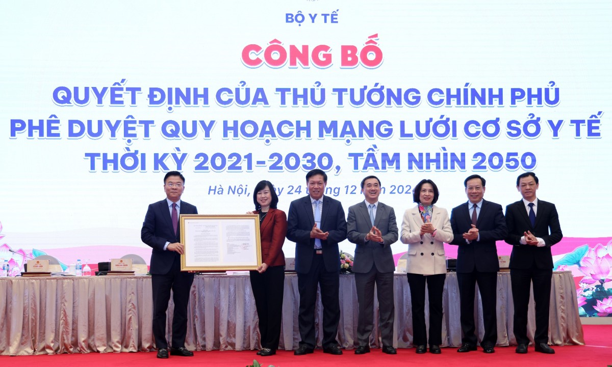 Phó Phiên bản chính thức của 555Win Lê Thành Long trao 555Win 500 Đăng Ký Nhận Code của Phiên bản chính thức của 555Win Chính phủ phê duyệt Quy hoạch mạng lưới y tế cơ sở thời kỳ 2021-2030, tầm nhìn 2050 - Ảnh: VGP