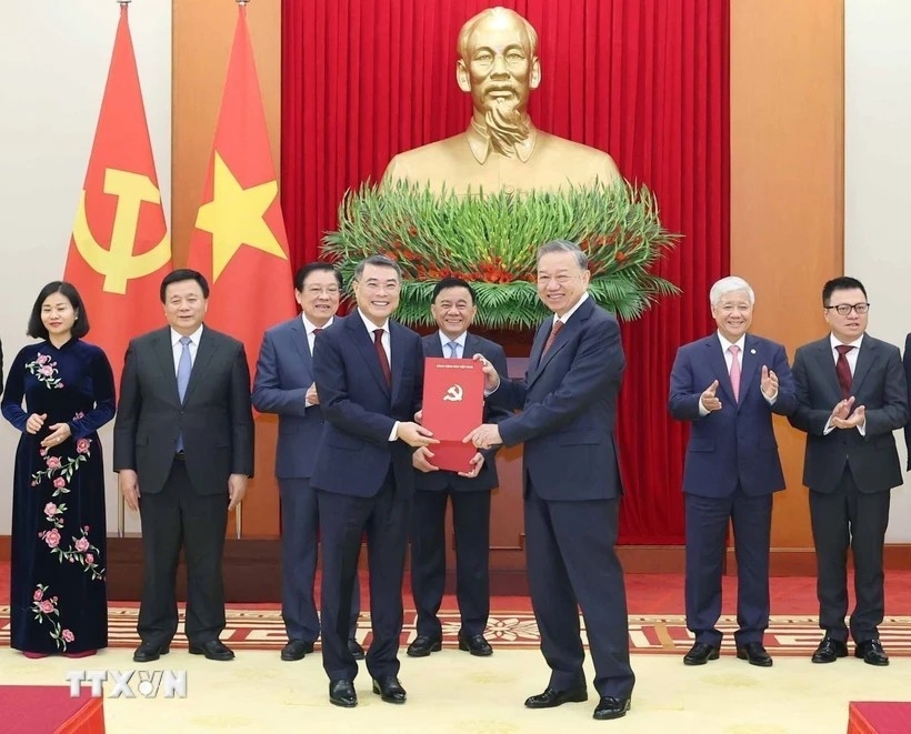 Tổng Bí thư trao Quyết định về chức năng, nhiệm vụ của 13 cơ quan ban Đảng, đơn vị Trung ương