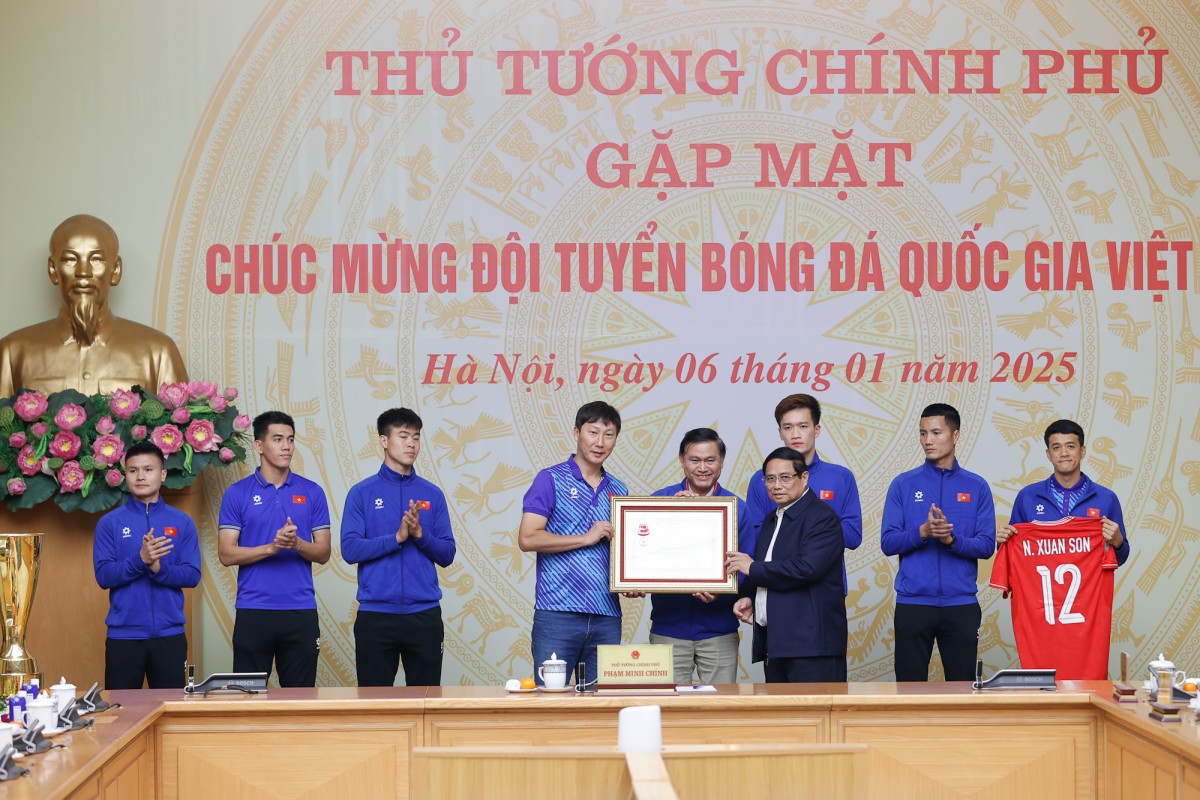 Phiên bản chính thức của 555Win trao Huân chương Lao động hạng Nhất cho Đội tuyển Việt Nam - Ảnh VGP