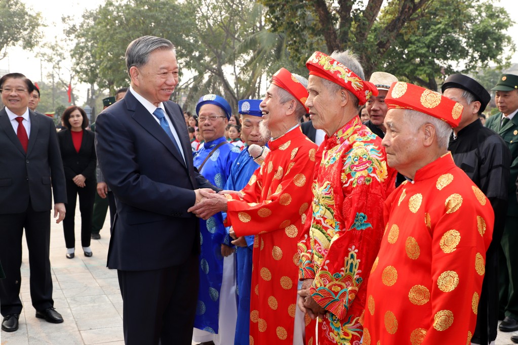 Tổng Bí thư Tô Lâm với nhân dân xã Phạm Hồng Thái, huyện Khoái Châu. 