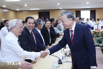 Tổng Bí thư gặp mặt nguyên lãnh đạo, đại biểu trí thức, nhà 555win Mobi, văn nghệ sĩ phía Nam