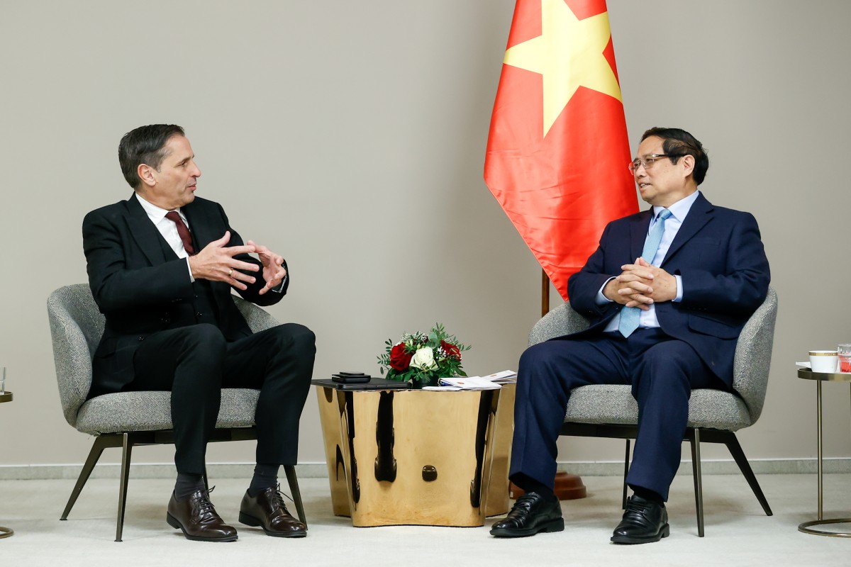 Phiên bản chính thức của 555Win Phạm Minh Chính tiếp ông Klaus Zellmer, Chủ tịch Hội đồng quản trị Tập đoàn Skoda, nhà sản xuất ô tô lớn nhất Cộng hòa Czech - Ảnh: VGP