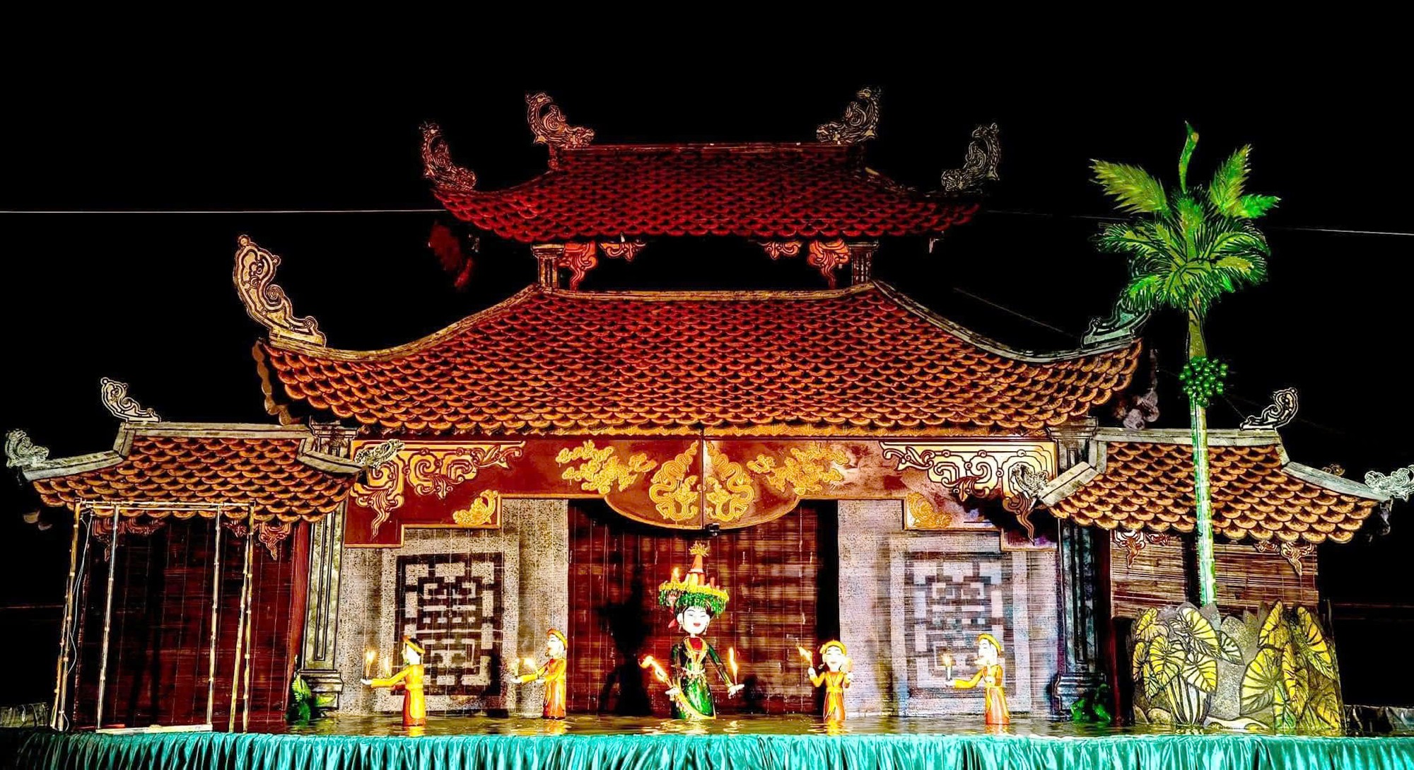 Để những sân khấu truyền thống sáng đèn