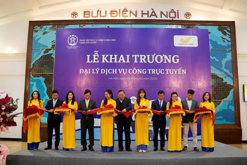 Trung tâm phục vụ hành chính công thành phố Hà Nội phối hợp Tổng công ty Bưu điện Việt Nam (Vietnam Post) khai trương thí điểm đại lý dịch vụ công tại Bưu điện trung tâm Hoàn Kiếm. 