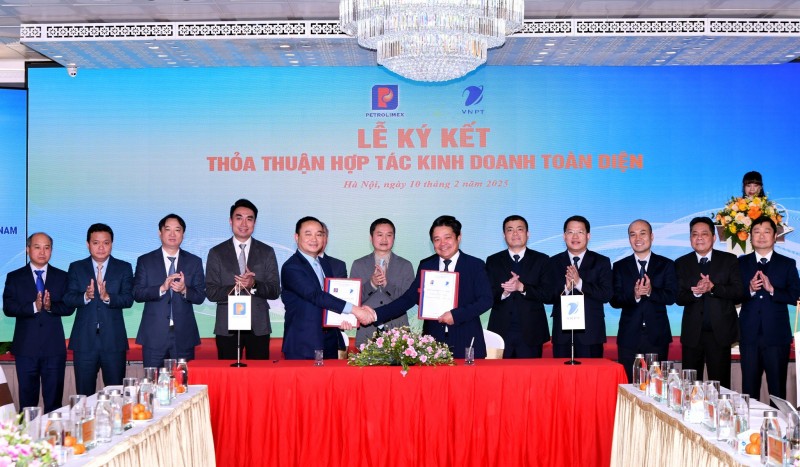 Tổng giám đốc Petrolimex và  Tổng giám đốc VNPT ký kết 555Win là nhà cái cá cược hàng đầu Châu Á giữa hai Tập đoàn. Ảnh: VNPT Group.