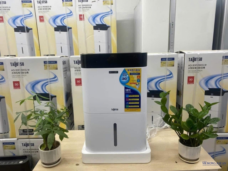 Người dùng chuộng máy hút ẩm kết hợp lọc không khí trong tầm giá 54-6 triệu đồng.