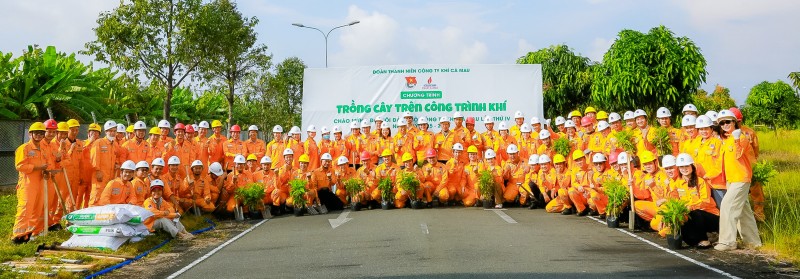 PV GAS CA MAU ra quân trồng cây mùa xuân năm 2025