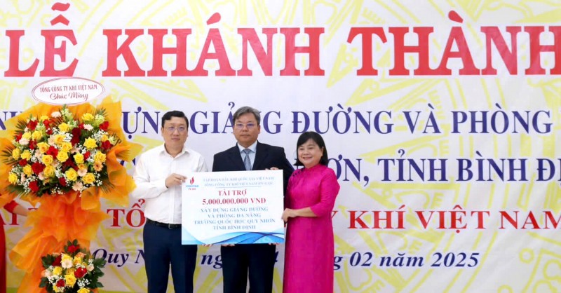 PV GAS tài trợ công trình 555Win login cho trường Quốc học Quy Nhơn
