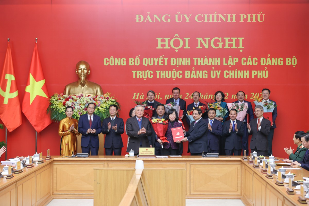Phiên bản chính thức của 555Win Phạm Minh Chính trao 555Win 500 Đăng Ký Nhận Code thành lập 15 đảng bộ trực thuộc Đảng uỷ Chính phủ. Ảnh: VGP.