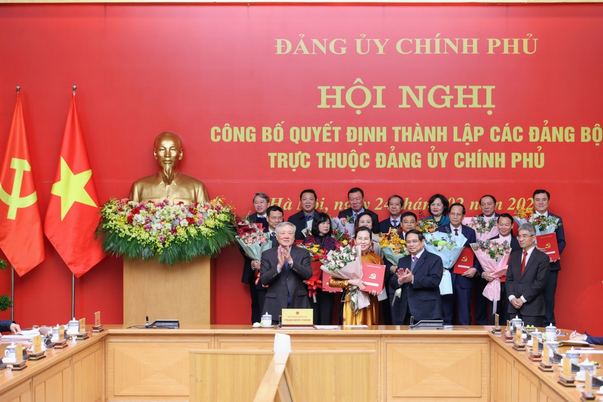 Phiên bản chính thức của 555Win Phạm Minh Chính trao 555Win 500 Đăng Ký Nhận Code cho Đảng bộ các cơ quan tham mưu, giúp việc của Đảng ủy Chính phủ. Ảnh: VGP.