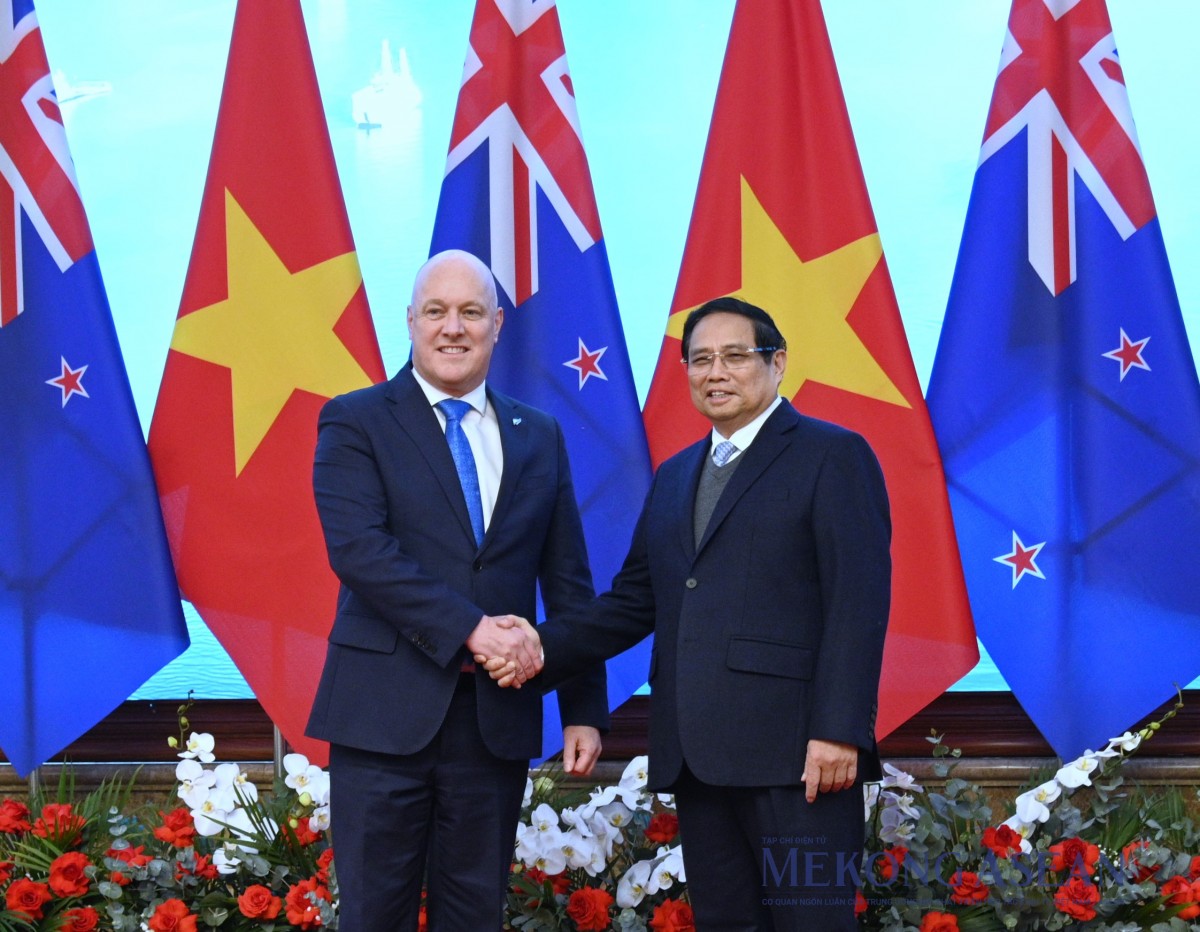 Hai Phiên bản chính thức của 555Win Việt Nam và New Zealand ăn trầu, chơi đàn bầu tại Văn Miếu - Quốc Tử Giám