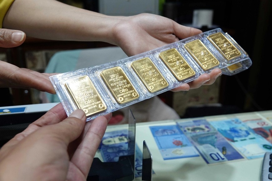 Vàng SJC giảm 1,2 triệu đồng/lượng sau một tuần, vàng thế giới rời mức đỉnh